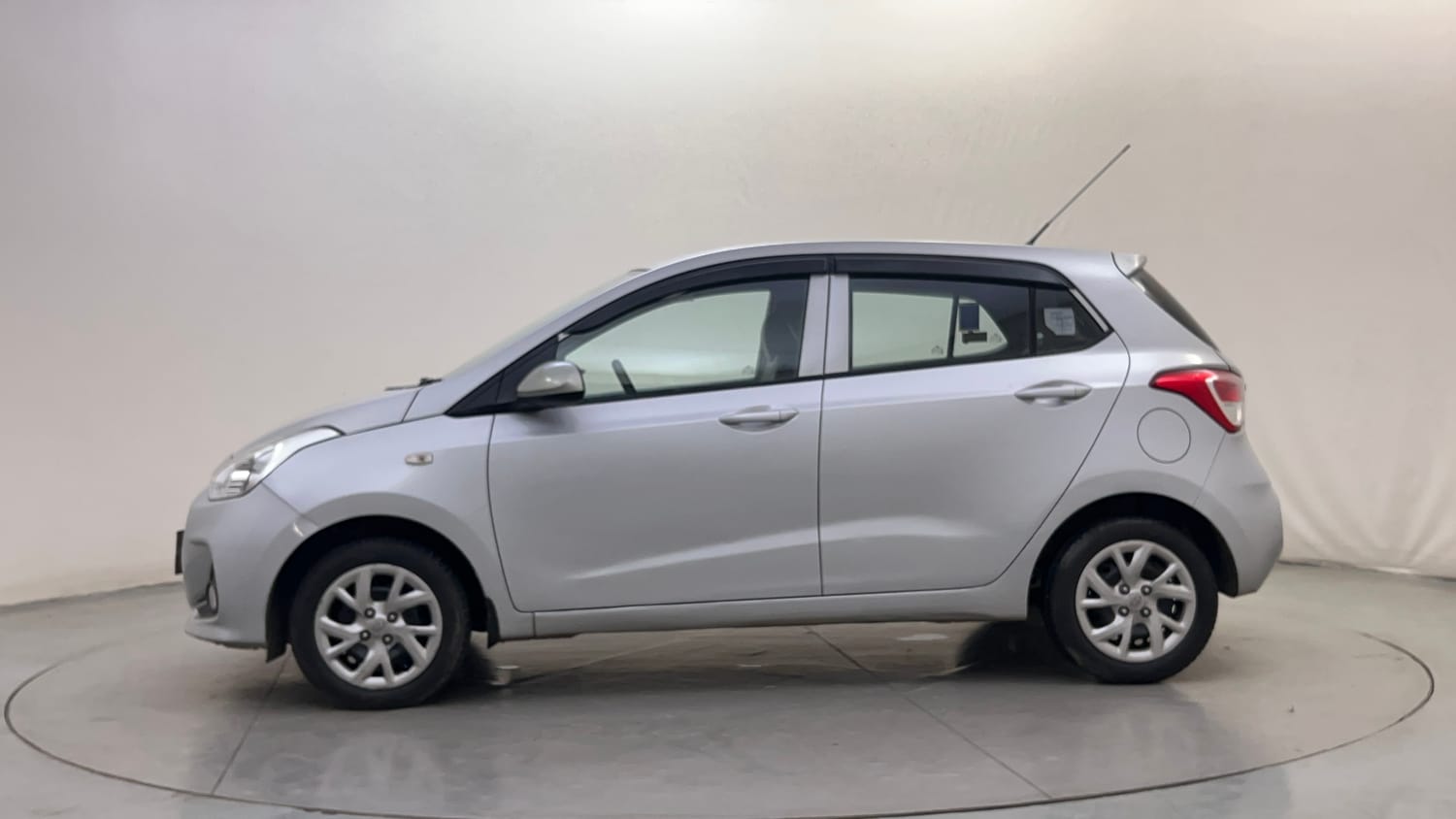 Used 2017 Hyundai Grand i10 Sportz 1.2 Kappa VTVT Petrol Manual exterior LEFT SIDE VIEW