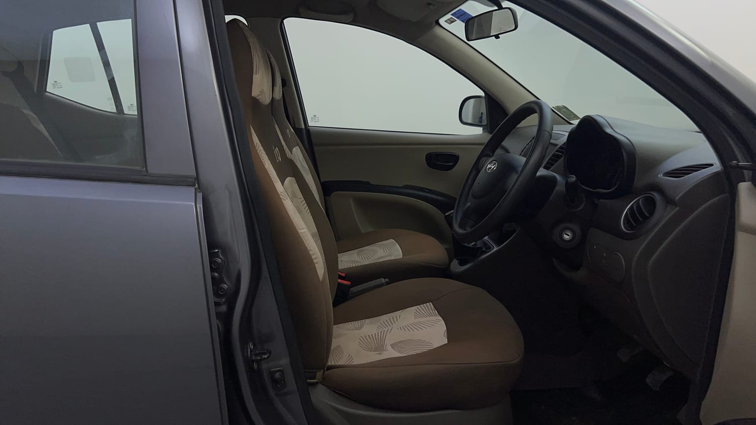 Used 2015 Hyundai i10 Magna 1.1 iRDE2 Petrol Manual interior RIGHT SIDE FRONT DOOR CABIN VIEW