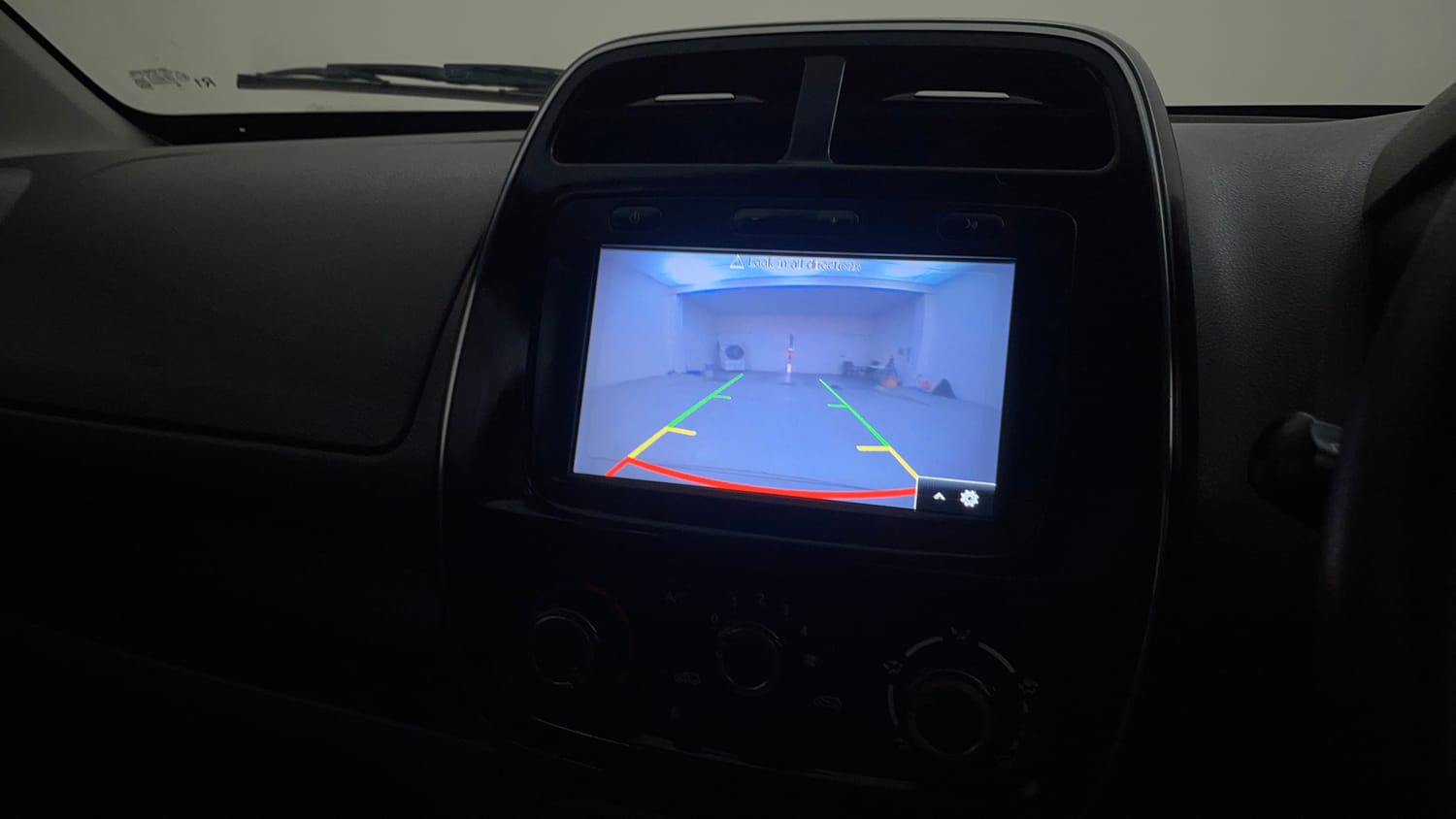 Used 2019 Renault Kwid RXT Opt Petrol Manual top_features Rear camera