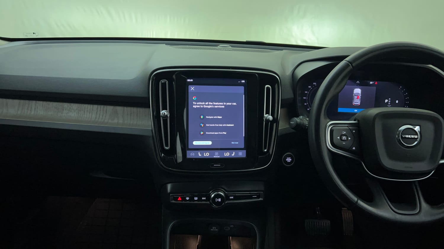 Used 2023 Volvo XC40 B4 Ultimate Petrol Automatic interior MUSIC SYSTEM & AC CONTROL VIEW