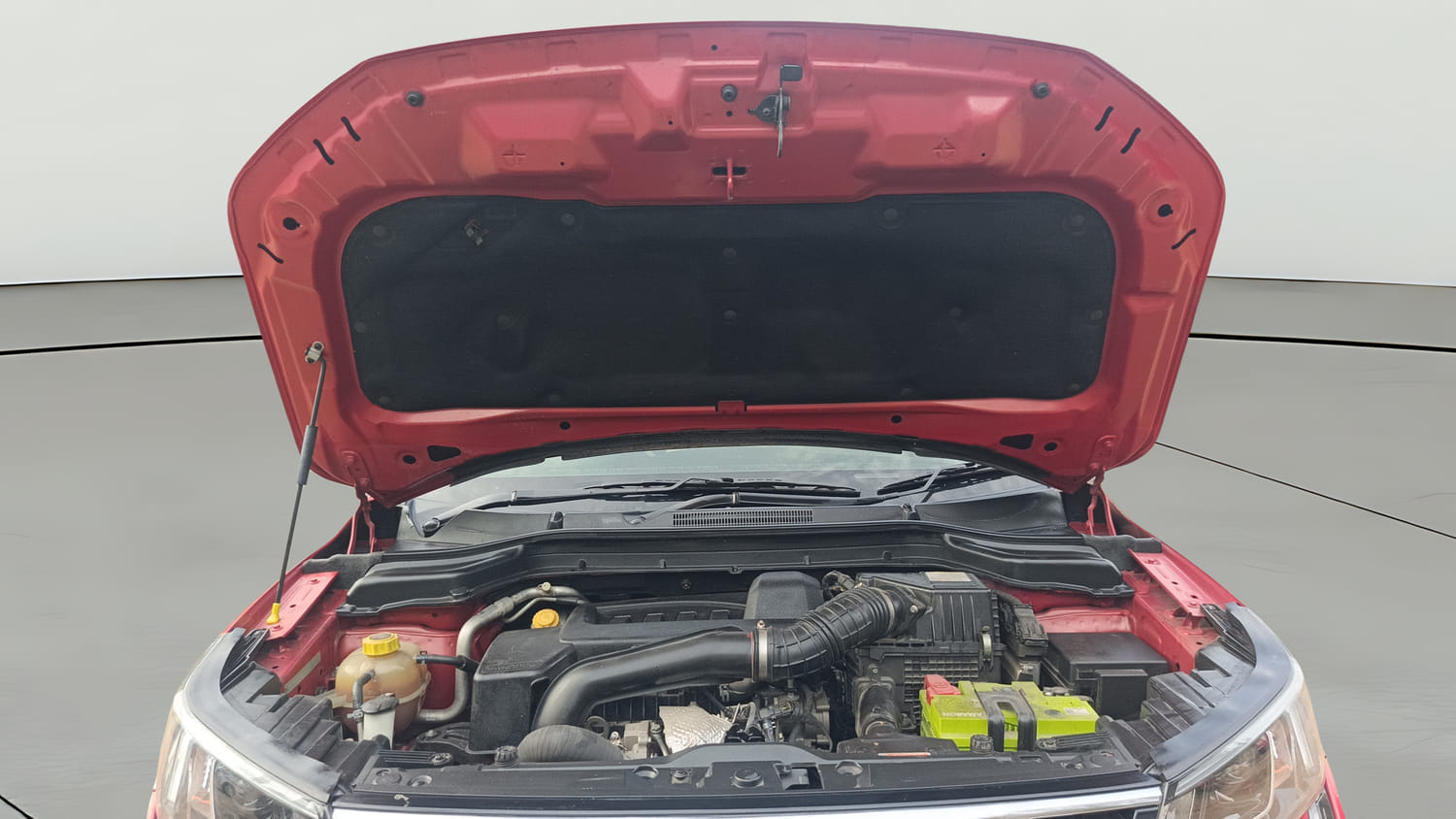 Used 2022 Mahindra XUV 300 W8 (O) 1.5 Diesel AMT Diesel Automatic engine ENGINE & BONNET OPEN FRONT VIEW
