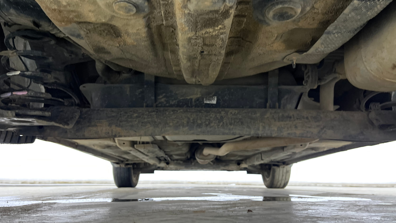 Used 2023 Hyundai Exter SX (O) Connect 1.2 AMT Dual Tone Petrol Automatic extra REAR UNDERBODY VIEW (TAKEN FROM REAR)