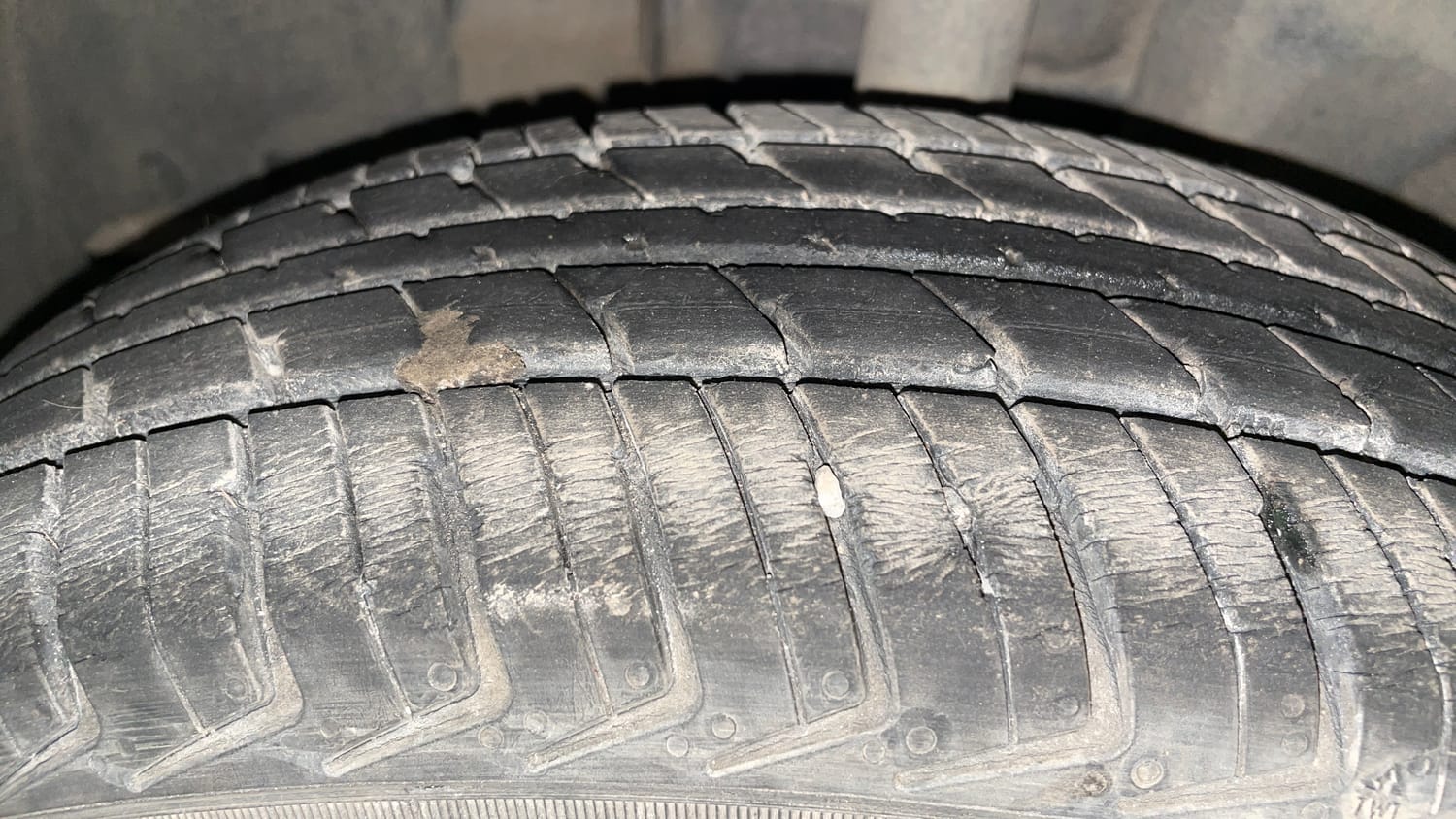 Used 2019 Renault Kwid RXT Opt Petrol Manual tyres LEFT FRONT TYRE TREAD VIEW