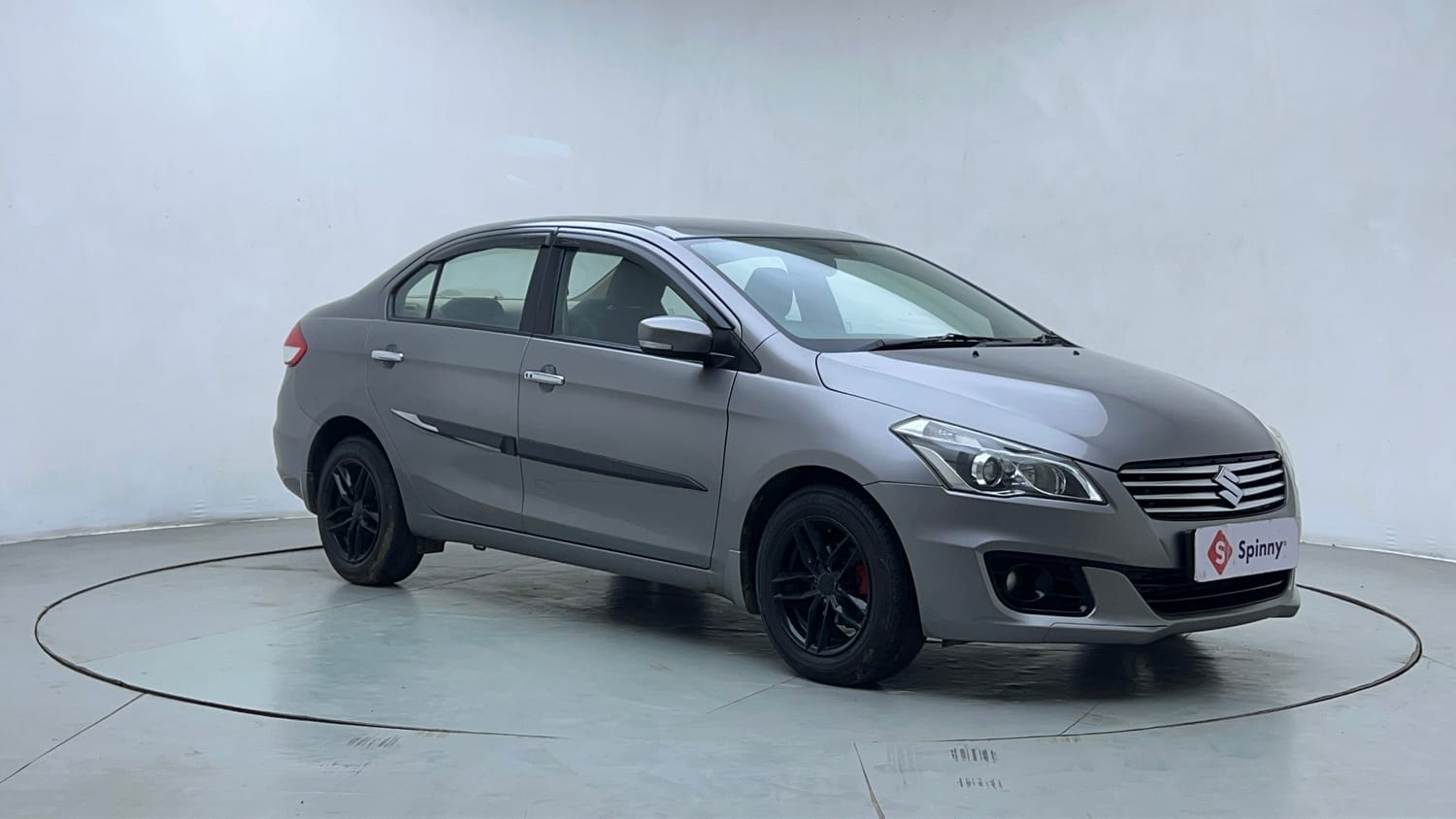 Used 2017 Maruti Suzuki Ciaz Zeta 1.3 Hybrid Diesel Manual exterior RIGHT FRONT CORNER VIEW