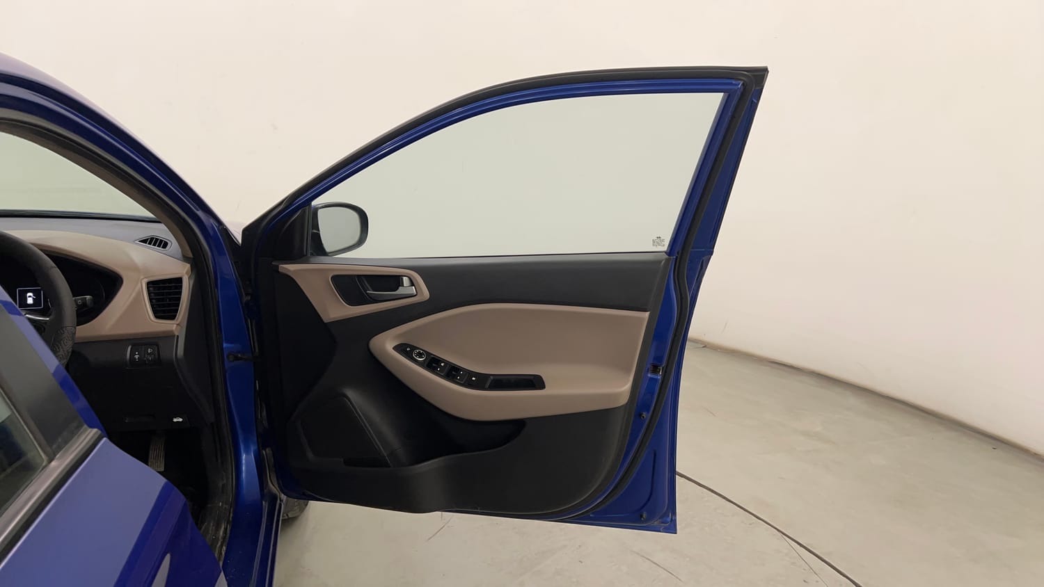 Used 2015 Hyundai Elite i20 Asta 1.2 Petrol Manual interior RIGHT FRONT DOOR OPEN VIEW