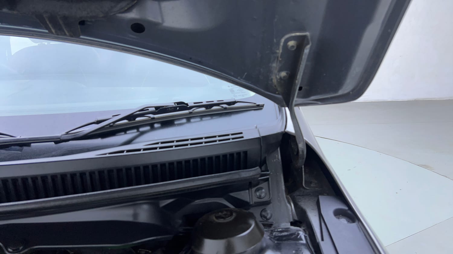 Used 2017 Maruti Suzuki Ciaz Zeta 1.3 Hybrid Diesel Manual engine ENGINE LEFT SIDE HINGE & APRON VIEW