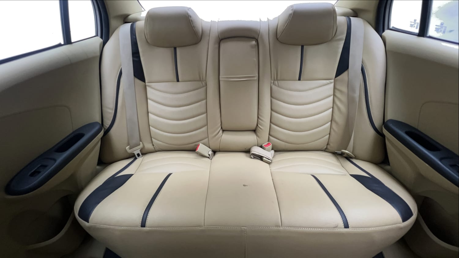 Used 2014 Honda Amaze 1.2 S i-VTEC Petrol Manual interior REAR SEAT CONDITION VIEW