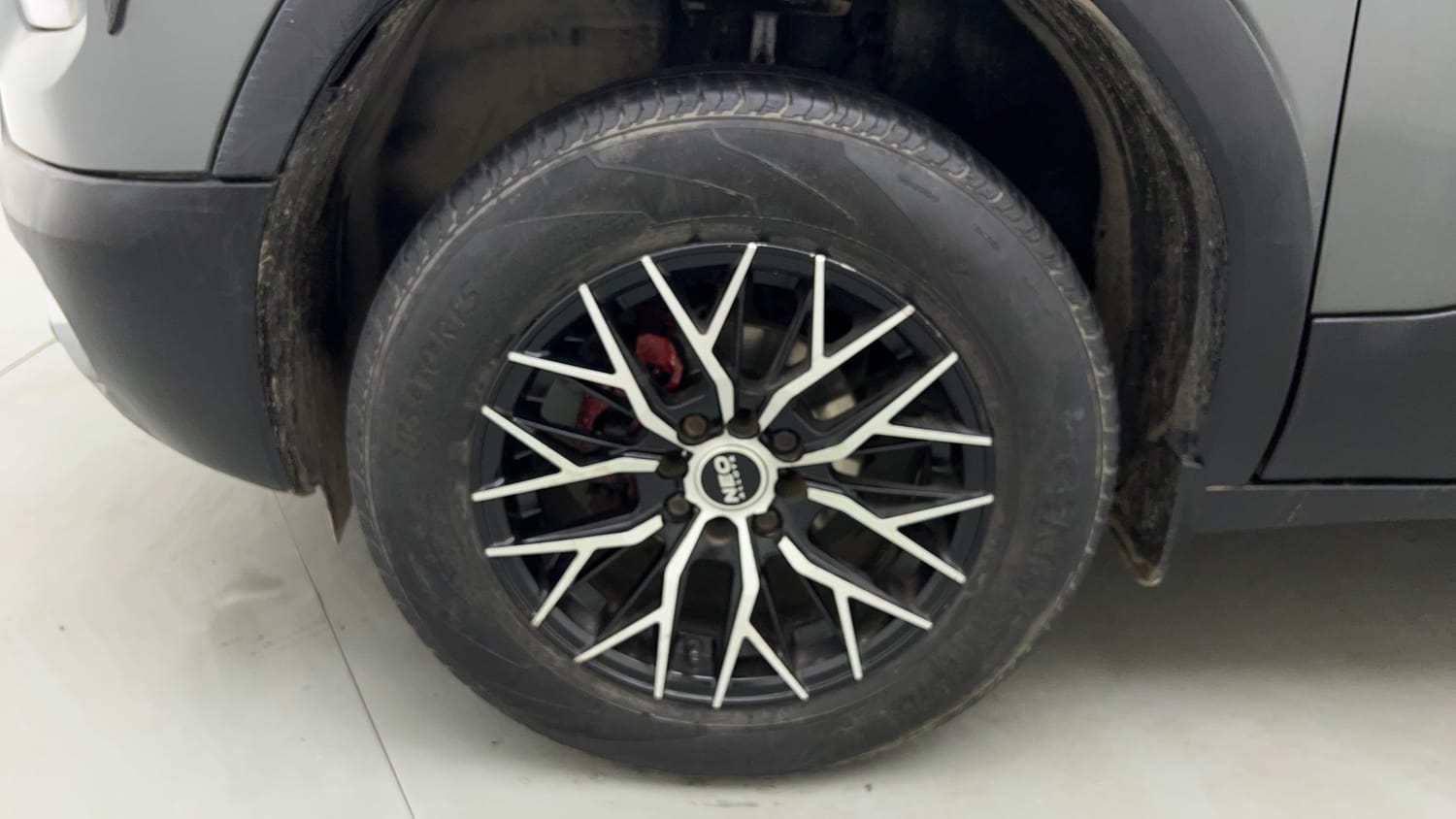 Used 2023 Tata Punch Adventure RHYTHM PACK MT Petrol + CNG (Outside Fitted) Cng Manual tyres LEFT FRONT TYRE RIM VIEW