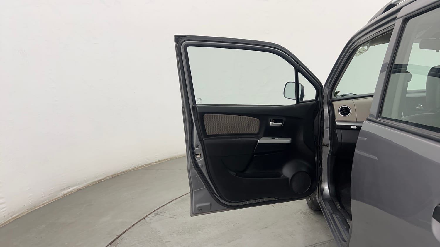 Used 2014 Maruti Suzuki Wagon R LXI CNG Cng Manual interior LEFT FRONT DOOR OPEN VIEW