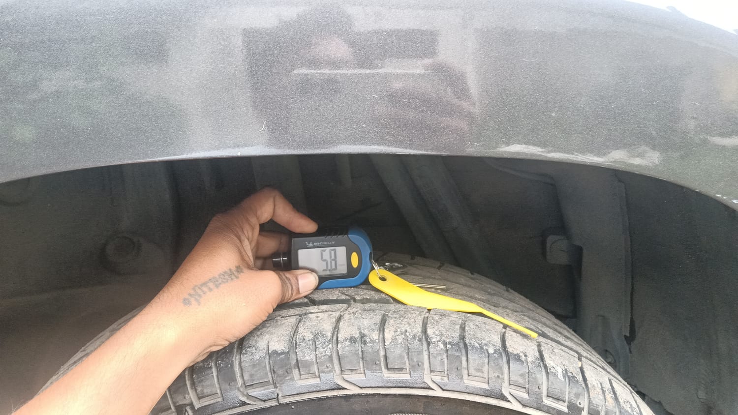 Used 2021 Renault Duster RXZ 1.3 Turbo Petrol CVT Petrol Automatic tyres RIGHT REAR TYRE TREAD VIEW