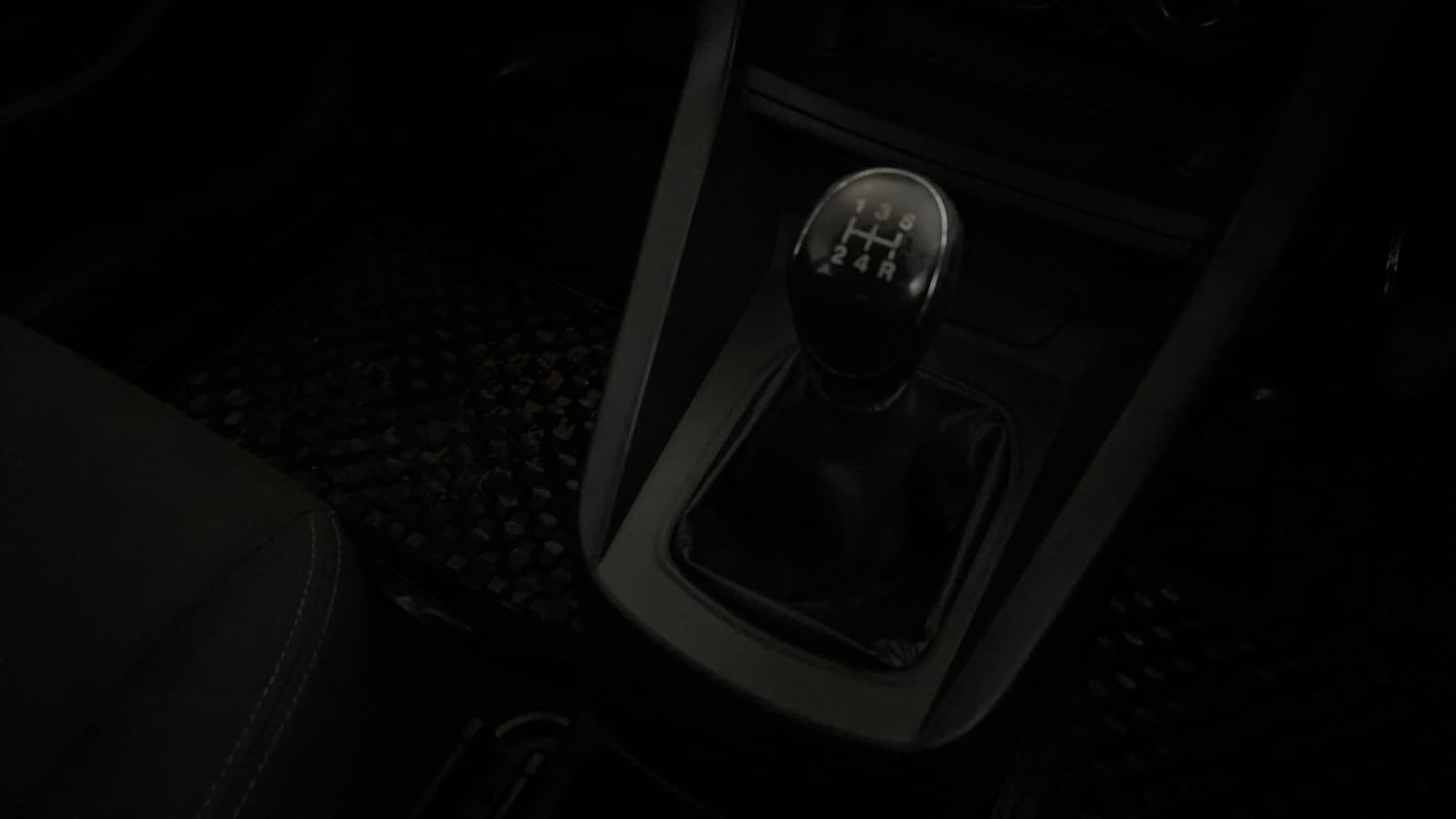 Used 2016 Ford Figo Trend 1.2 Ti-VCT Petrol Manual interior GEAR  KNOB VIEW