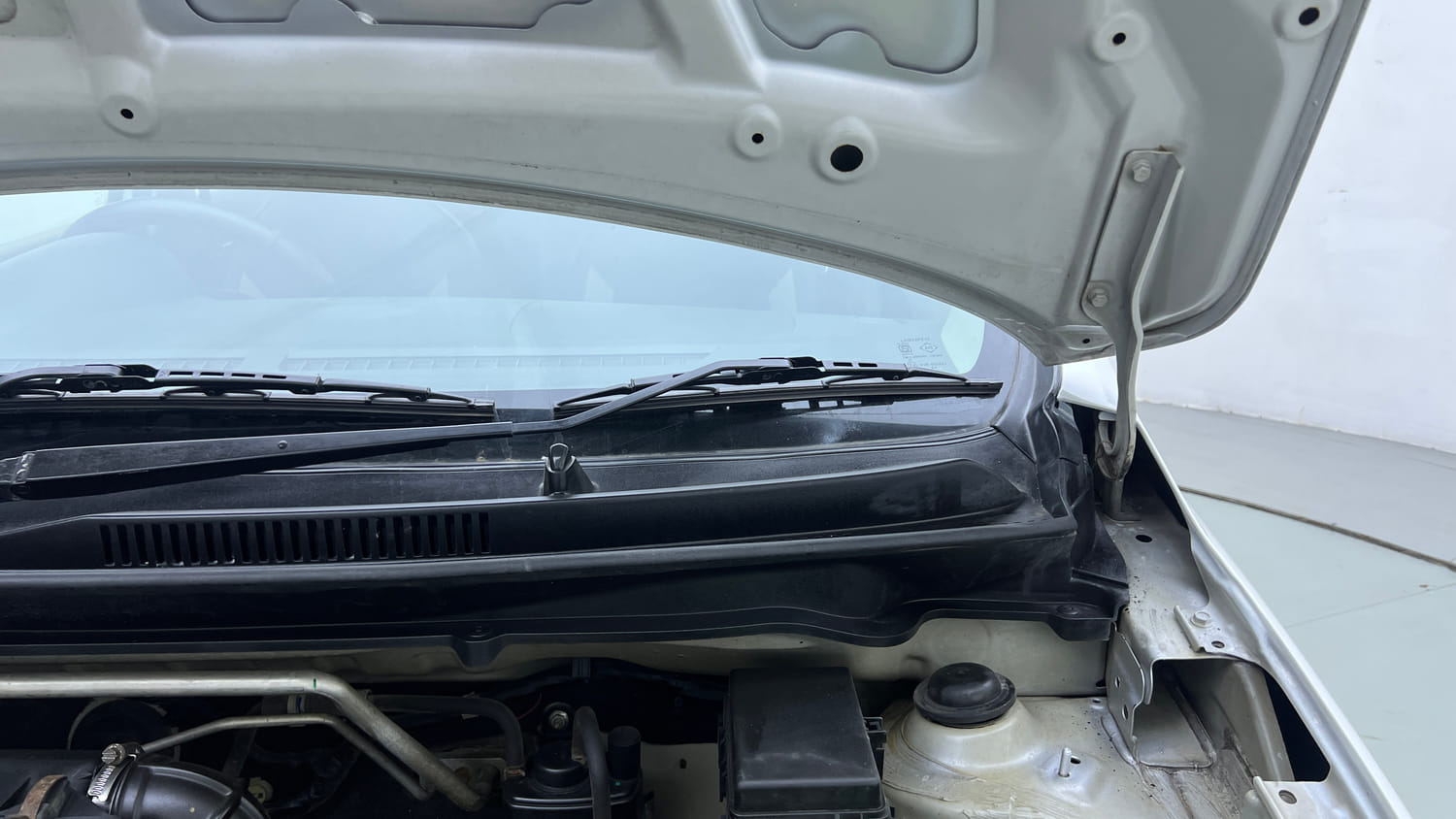 Used 2014 Maruti Suzuki Celerio VXi Petrol Manual engine ENGINE LEFT SIDE HINGE & APRON VIEW