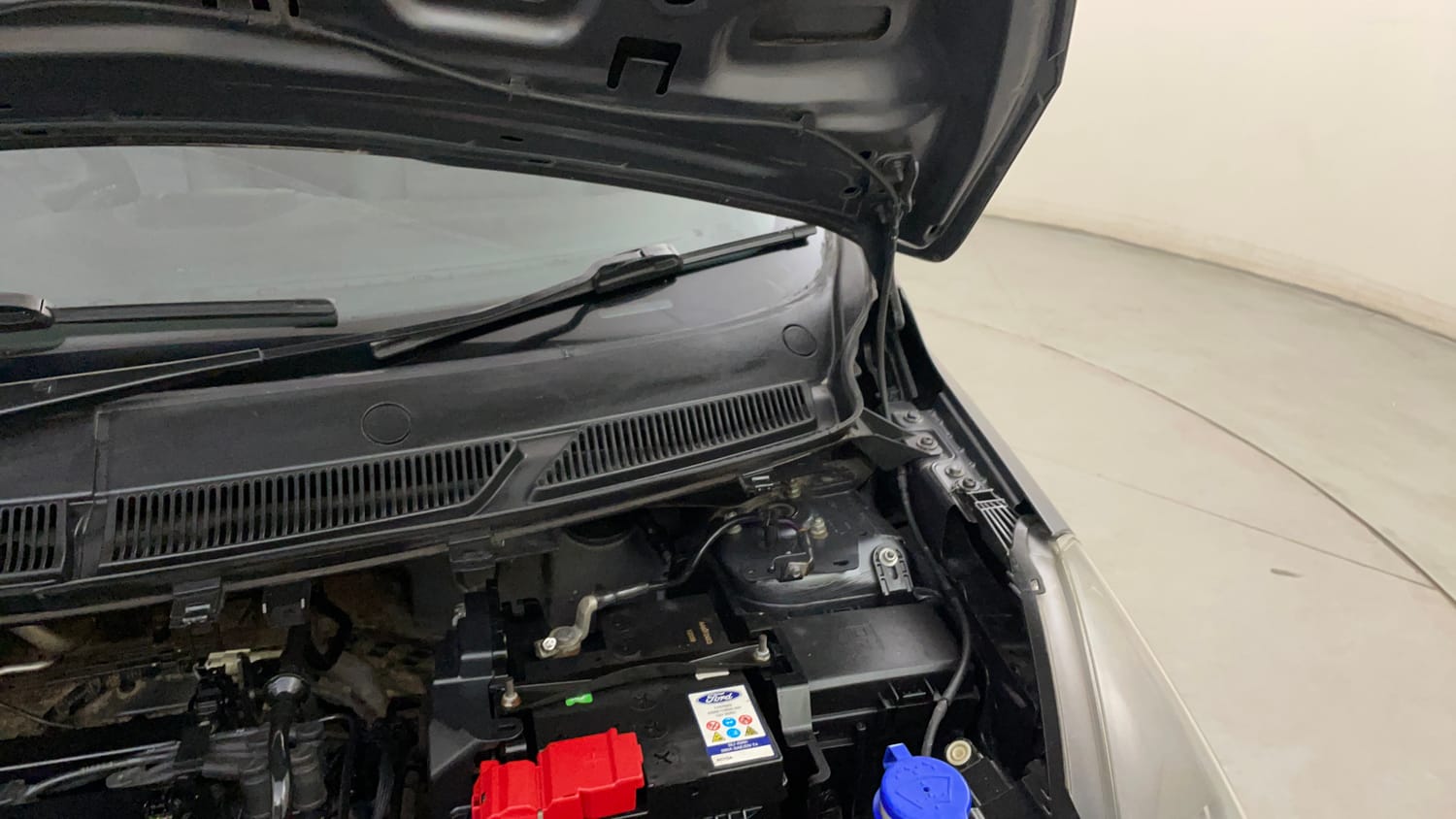 Used 2015 Ford Figo Trend 1.2 Ti-VCT Petrol Manual engine ENGINE LEFT SIDE HINGE & APRON VIEW