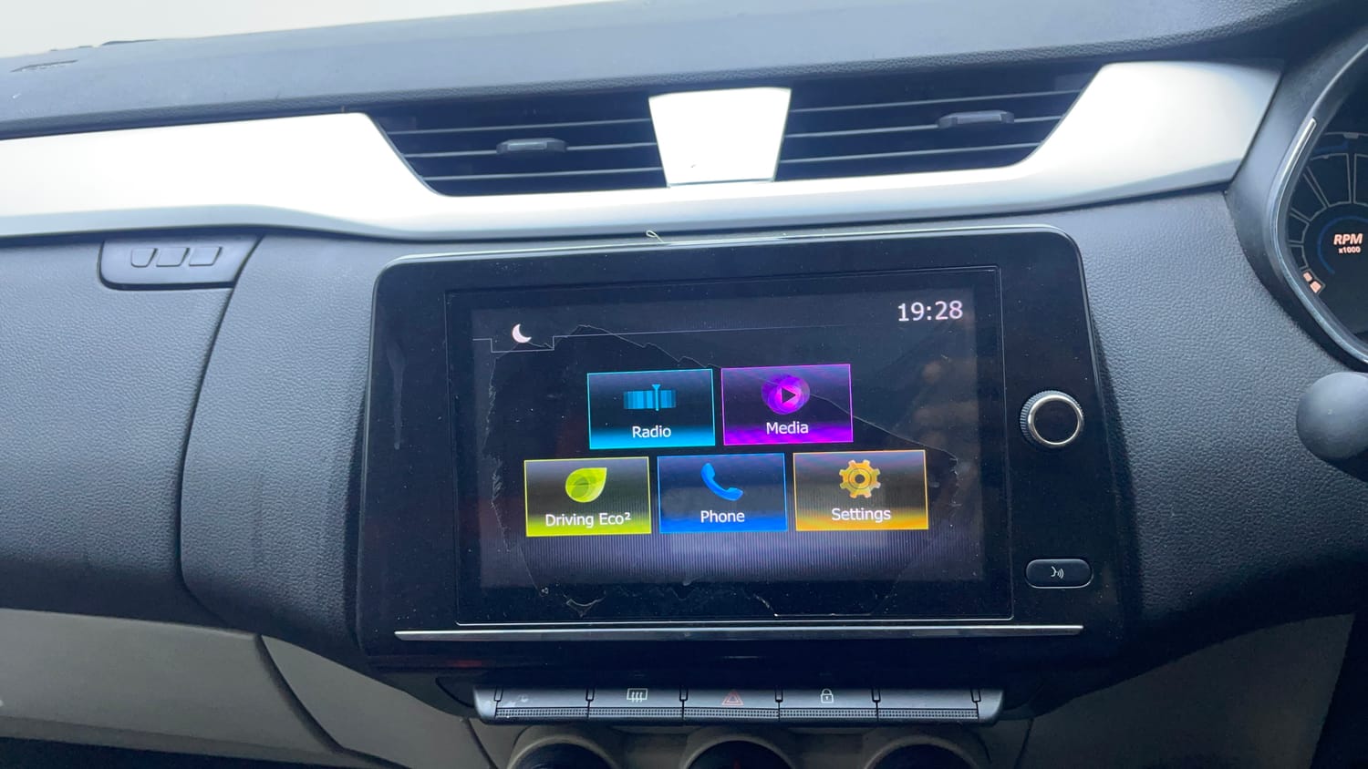 Used 2020 Renault Triber RXZ Petrol Manual top_features Touch screen infotainment system