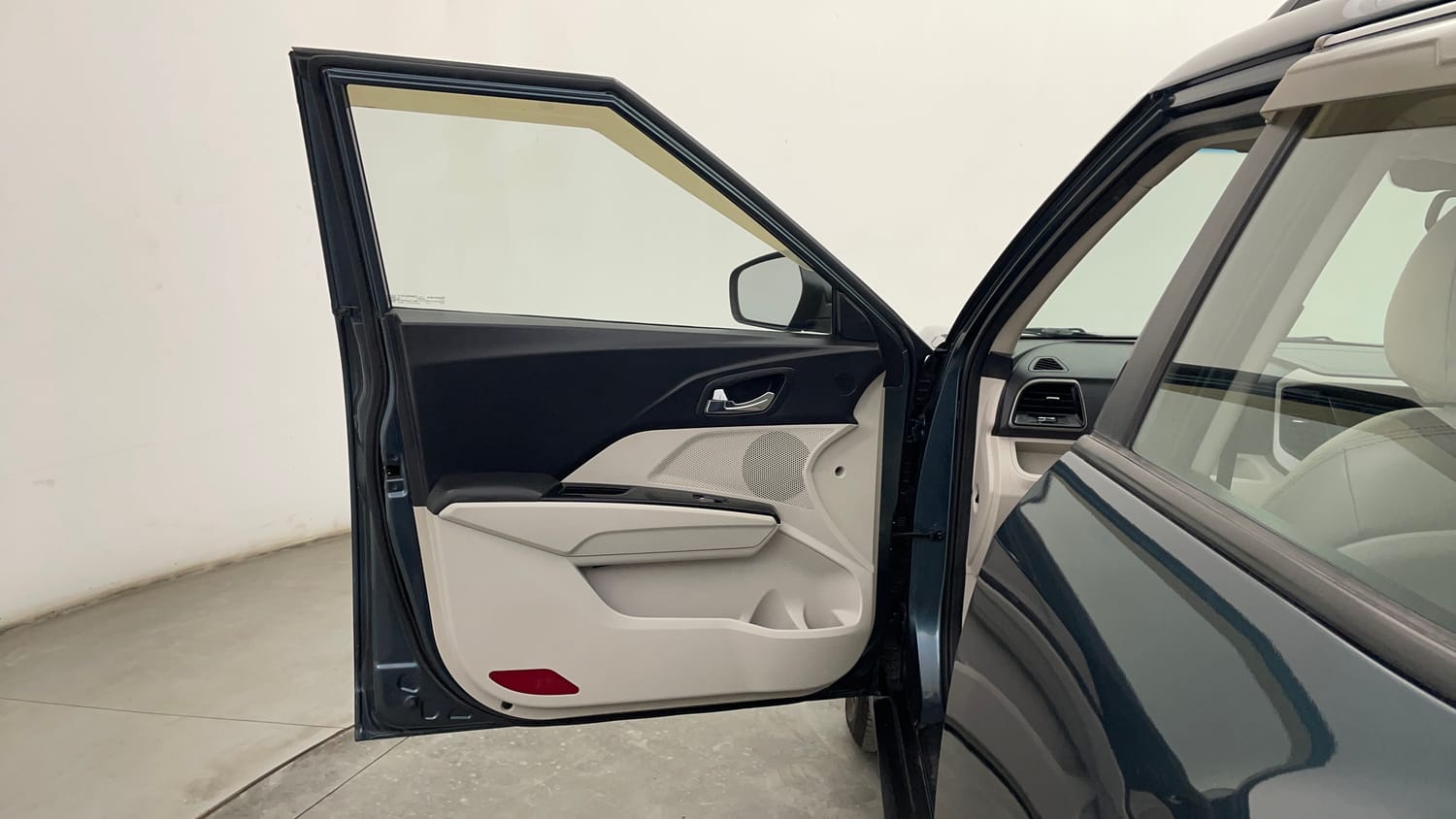 Used 2022 Mahindra XUV 300 W8 (O) 1.5 Diesel AMT Diesel Automatic interior LEFT FRONT DOOR OPEN VIEW