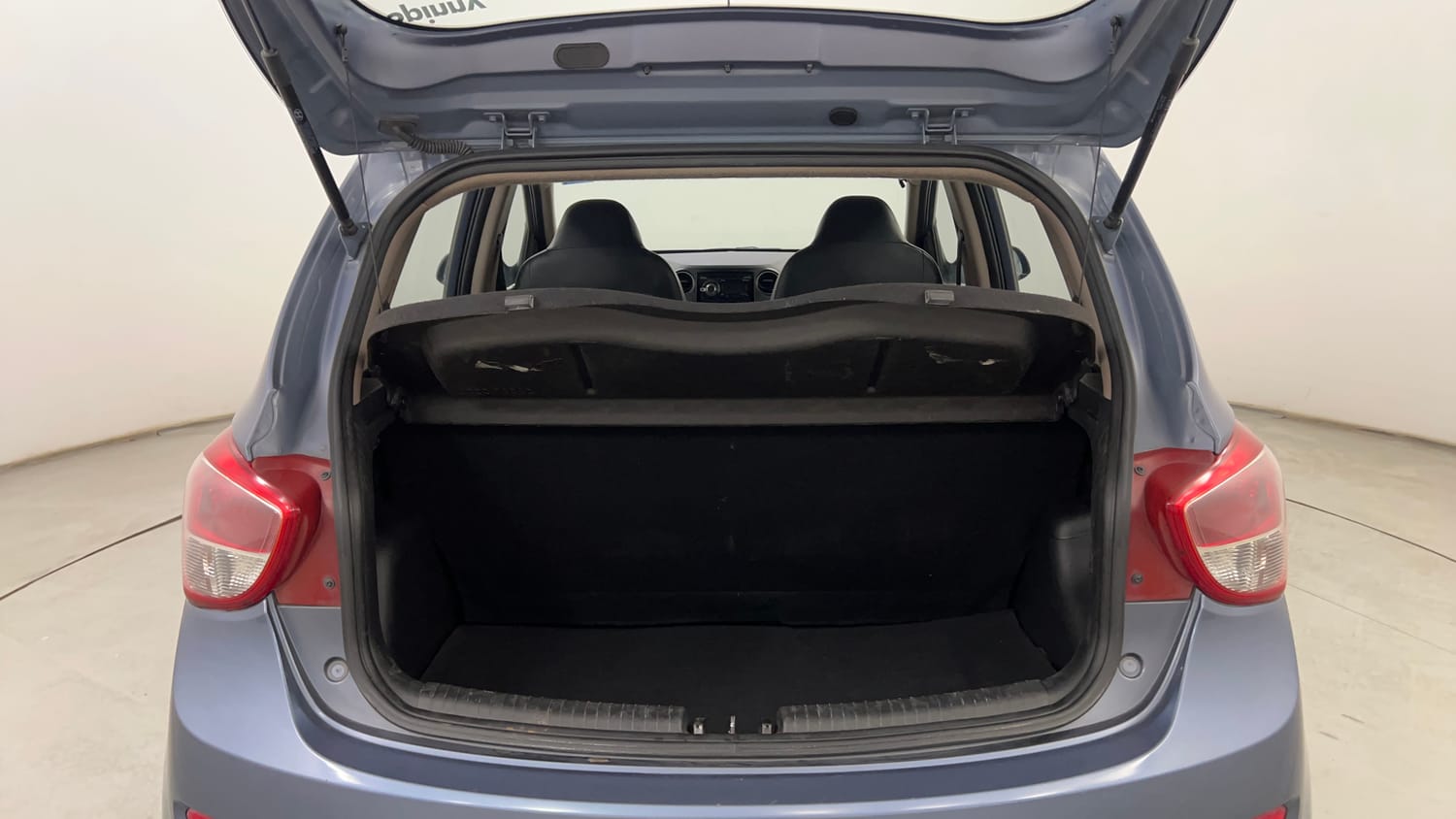 Used 2016 Hyundai Grand i10 Magna AT 1.2 Kappa VTVT Petrol Automatic interior DICKY INSIDE VIEW