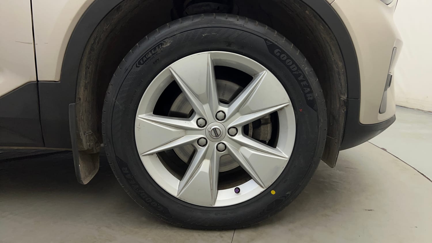 Used 2023 Volvo XC40 B4 Ultimate Petrol Automatic tyres RIGHT FRONT TYRE RIM VIEW