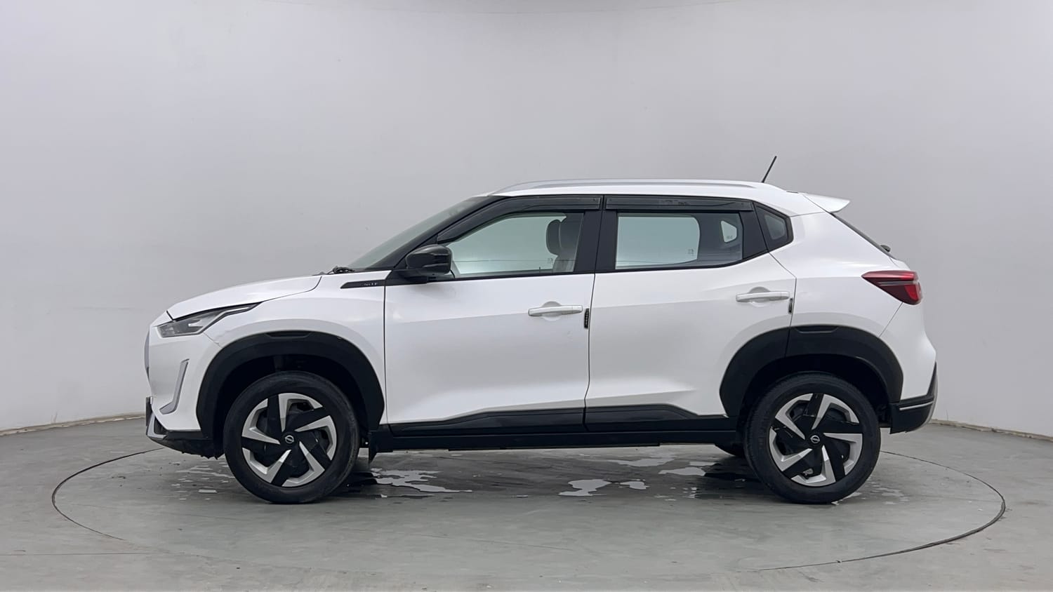 Used 2021 Nissan Magnite XL Petrol Manual exterior LEFT SIDE VIEW