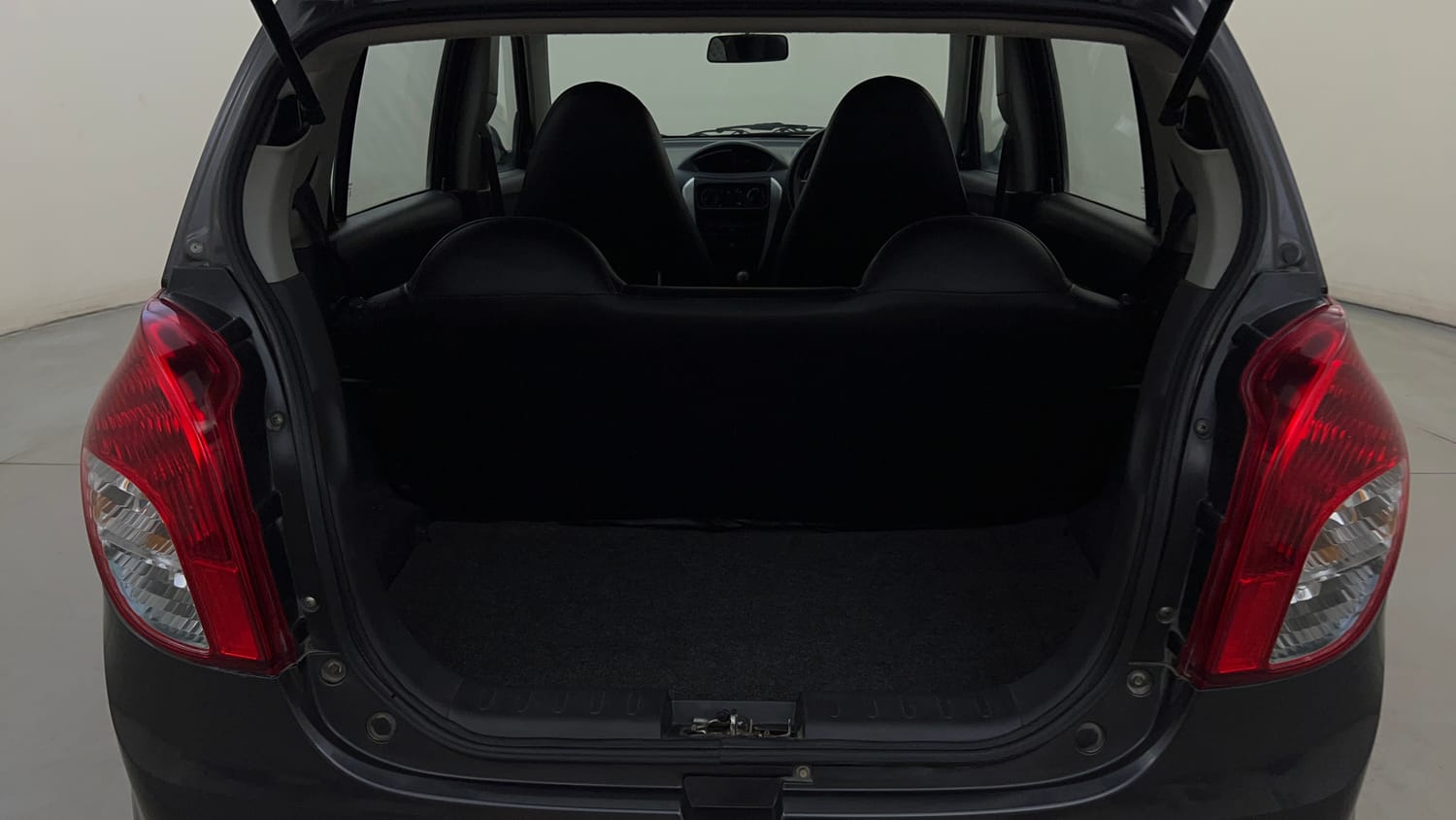 Used 2017 Maruti Suzuki Alto 800 LXi Petrol Manual interior DICKY INSIDE VIEW