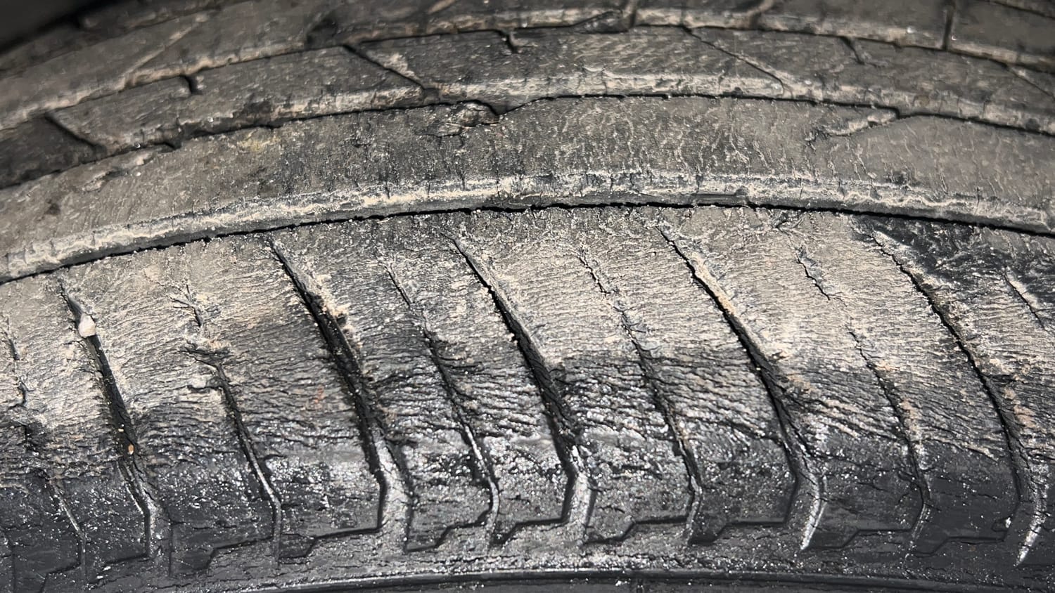 Used 2021 Nissan Magnite XL Petrol Manual tyres RIGHT FRONT TYRE TREAD VIEW