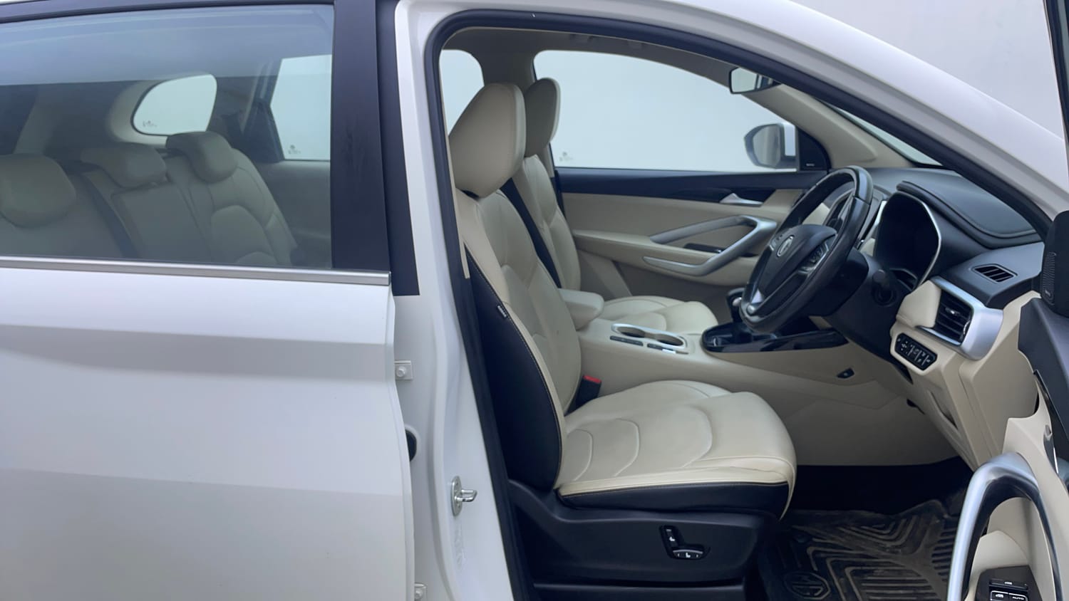 Used 2022 MG Motors Hector Sharp 1.5 Petrol CVT Petrol Automatic interior RIGHT SIDE FRONT DOOR CABIN VIEW