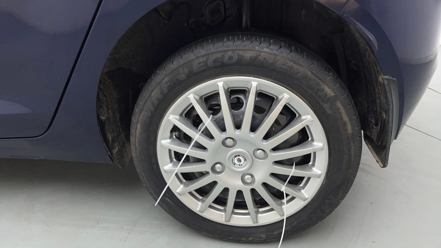 Used 2024 Tata Altroz XTA Petrol Petrol Automatic tyres LEFT REAR TYRE RIM VIEW