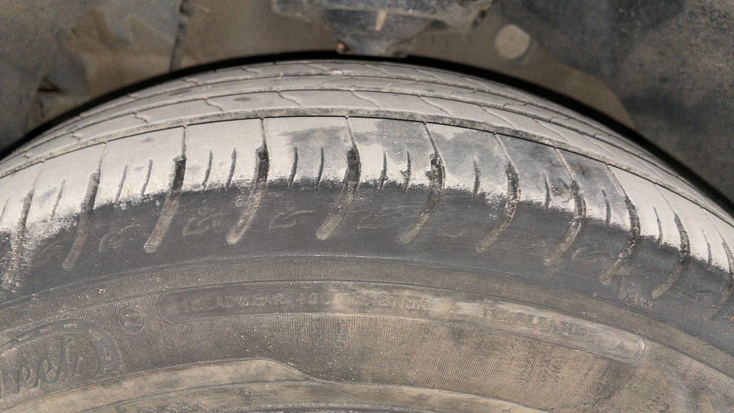 Used 2022 Mahindra XUV 300 W8 (O) 1.5 Diesel AMT Diesel Automatic tyres LEFT FRONT TYRE TREAD VIEW