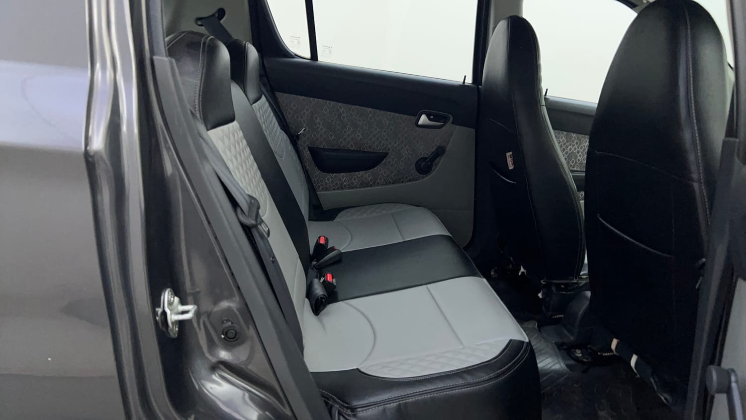 Used 2017 Maruti Suzuki Alto 800 LXi Petrol Manual interior RIGHT SIDE REAR DOOR CABIN VIEW