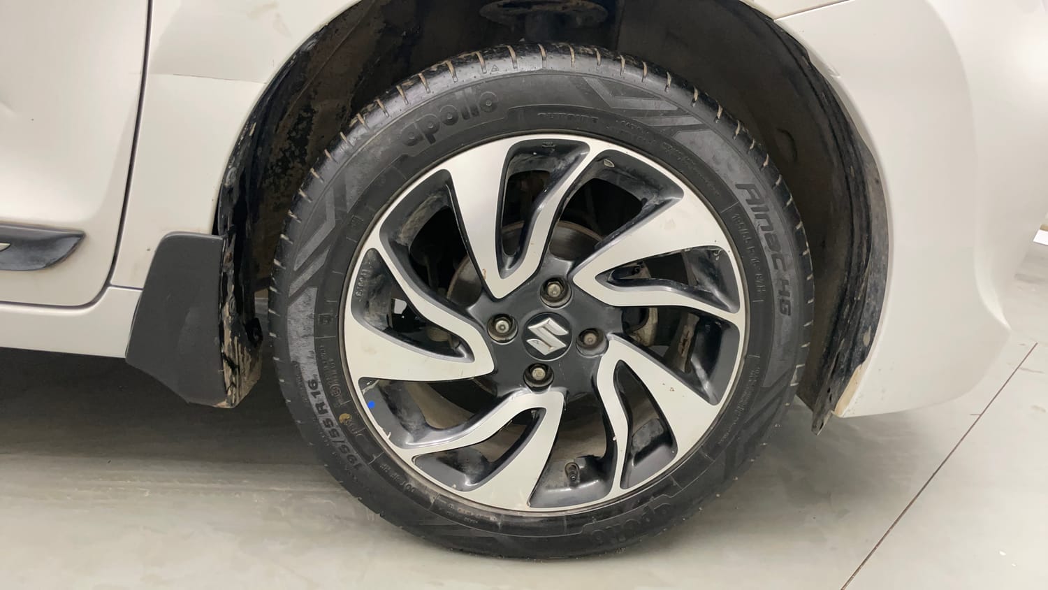 Used 2021 Maruti Suzuki Baleno Zeta Petrol Manual tyres RIGHT FRONT TYRE RIM VIEW