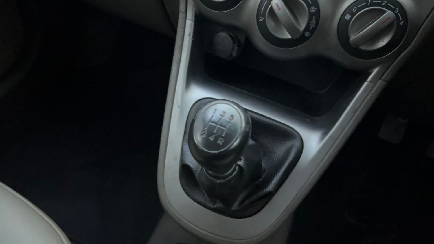 Used 2011 Hyundai i10 Magna 1.2 Kappa2 Petrol Manual interior GEAR  KNOB VIEW