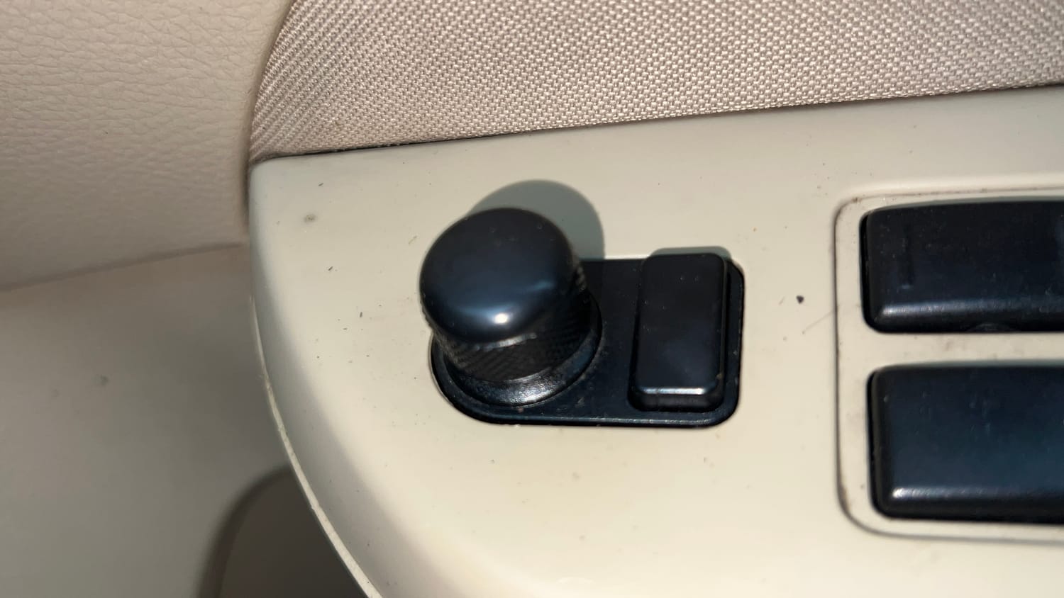 Used 2016 Maruti Suzuki Swift Dzire VXI Petrol Manual top_features Adjustable ORVM