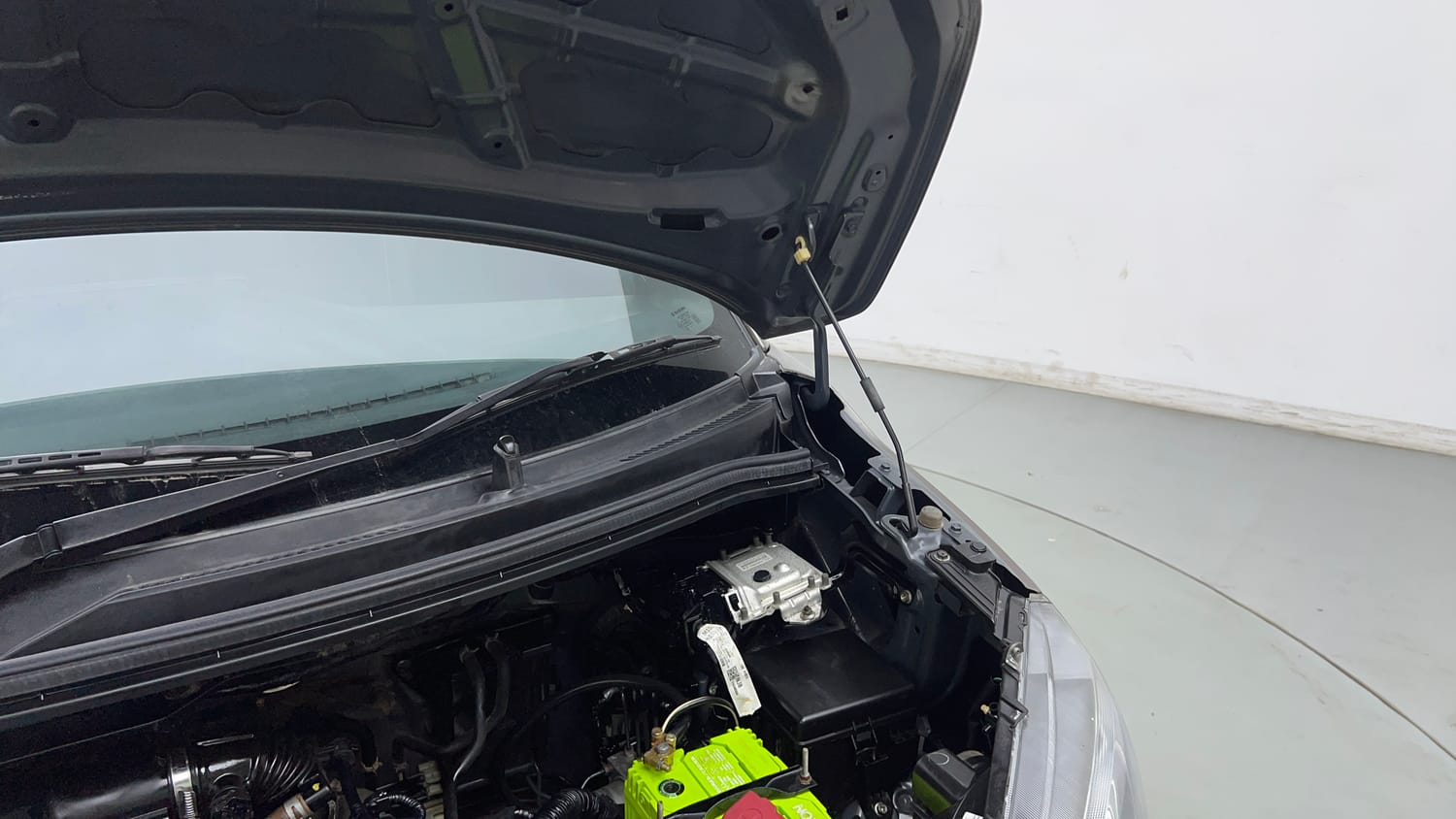 Used 2020 Maruti Suzuki Wagon R 1.0 VXi (O) 1.0 AMT Petrol Automatic engine ENGINE LEFT SIDE HINGE & APRON VIEW