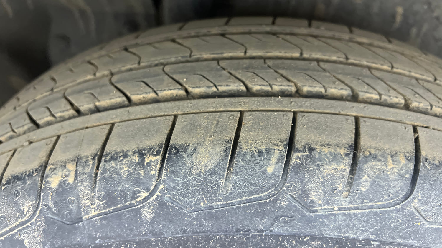 Used 2013 Maruti Suzuki Ertiga Vxi Petrol Manual tyres RIGHT REAR TYRE TREAD VIEW