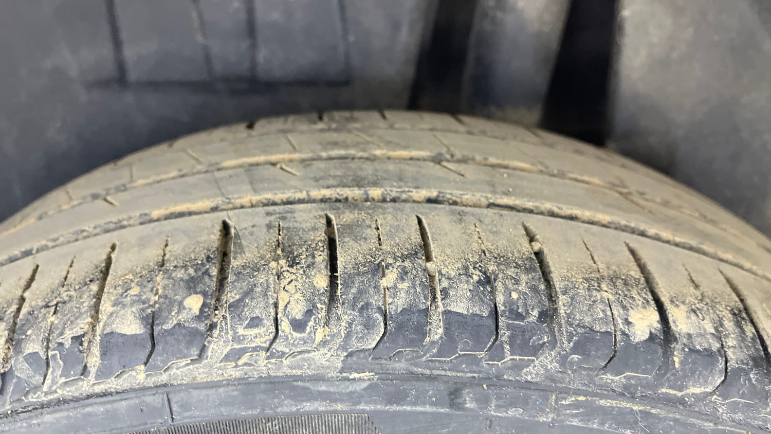 Used 2018 Maruti Suzuki Dzire ZDi Plus AMT Diesel Automatic tyres LEFT REAR TYRE TREAD VIEW