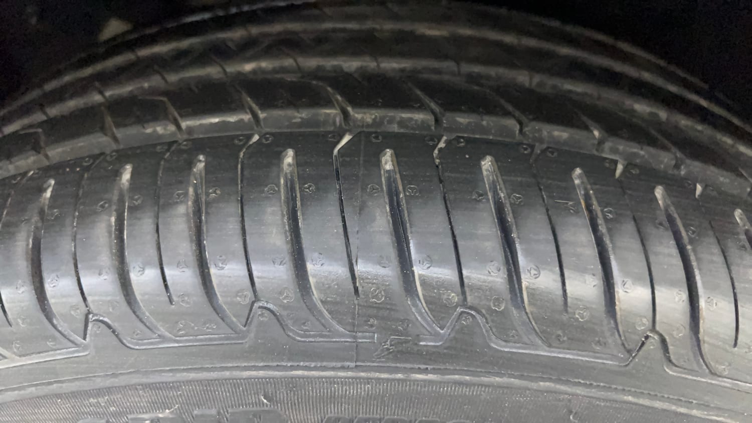 Used 2023 Volvo XC40 B4 Ultimate Petrol Automatic tyres RIGHT REAR TYRE TREAD VIEW