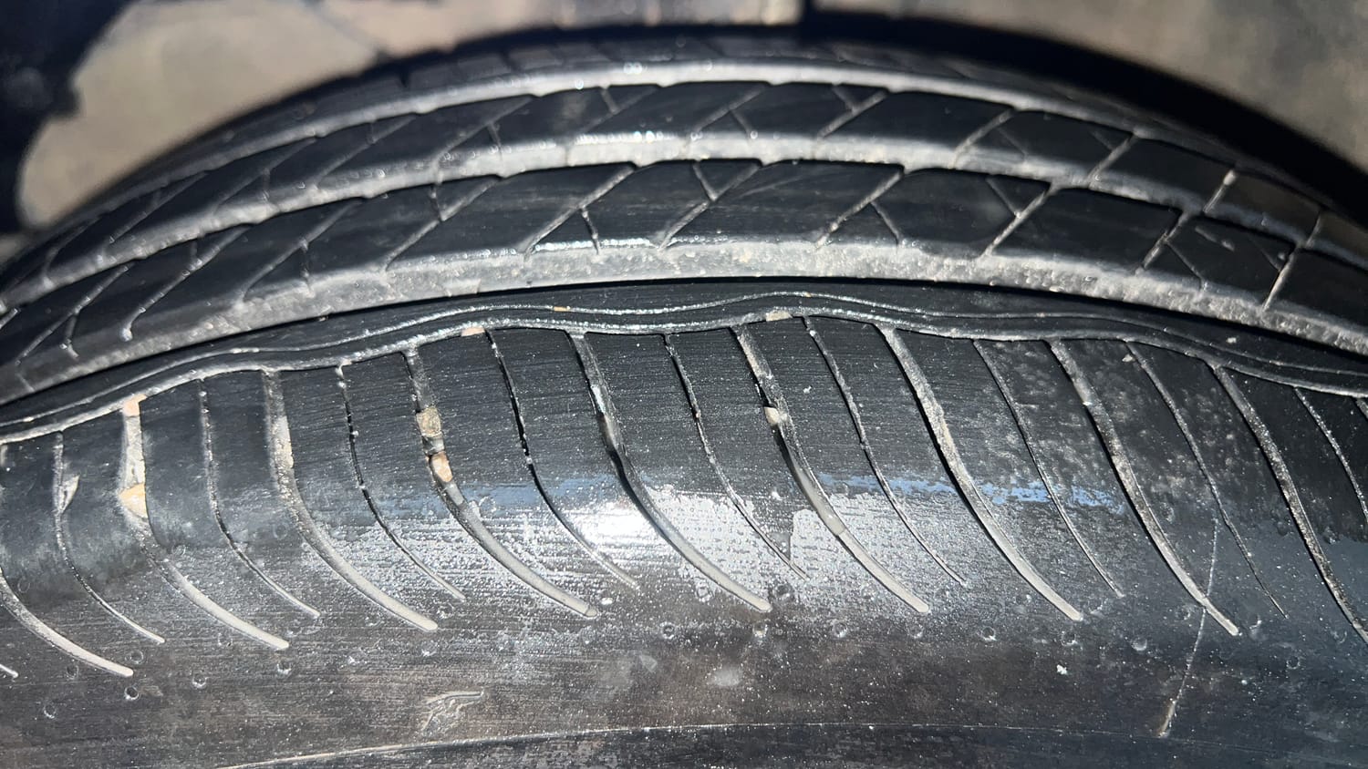 Used 2016 Maruti Suzuki Baleno Delta 1.2 Petrol Manual tyres LEFT FRONT TYRE TREAD VIEW