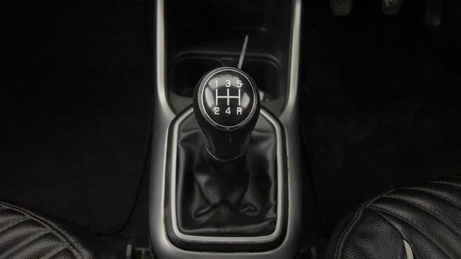 Used 2020 Maruti Suzuki Ignis Zeta 1.2 MT Petrol Manual interior GEAR  KNOB VIEW