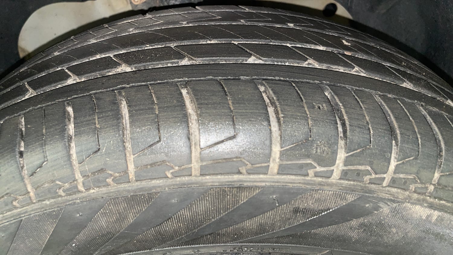 Used 2016 Ford EcoSport Ambiente 1.5L TDCi Diesel Manual tyres RIGHT FRONT TYRE TREAD VIEW