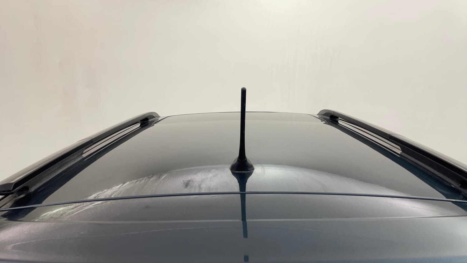 Used 2022 Mahindra XUV 300 W8 (O) 1.5 Diesel AMT Diesel Automatic exterior EXTERIOR ROOF VIEW