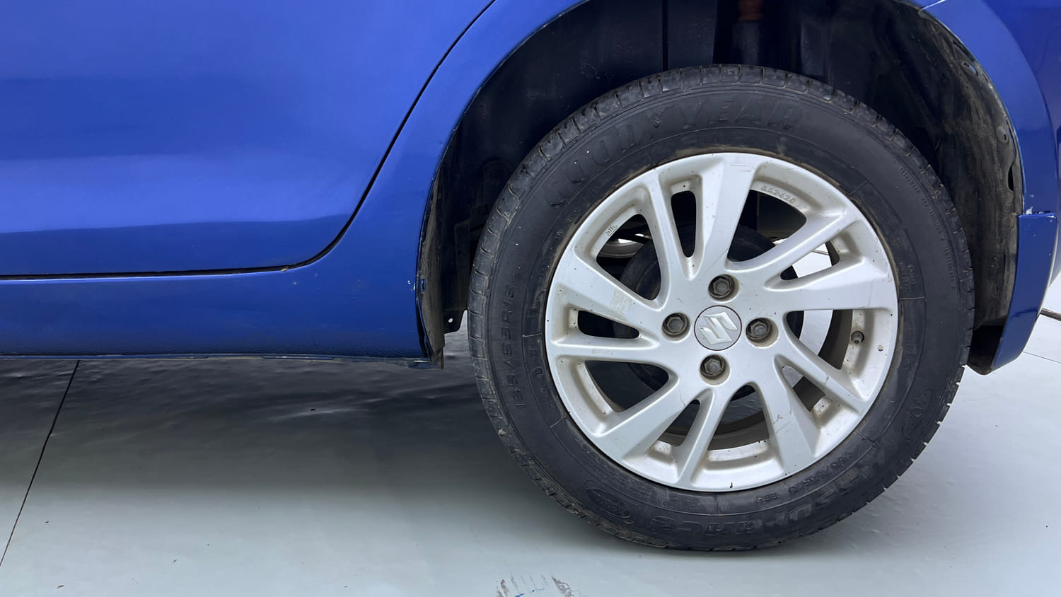Used 2012 Maruti Suzuki Swift ZDi Diesel Manual tyres LEFT REAR TYRE RIM VIEW