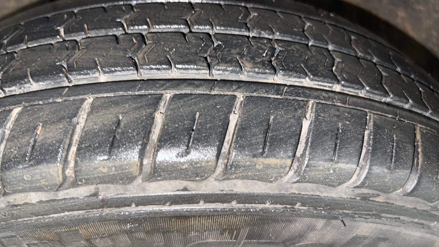 Used 2018 renault Kwid 1.0 RXL Anniversary Edition Petrol Manual tyres LEFT FRONT TYRE TREAD VIEW