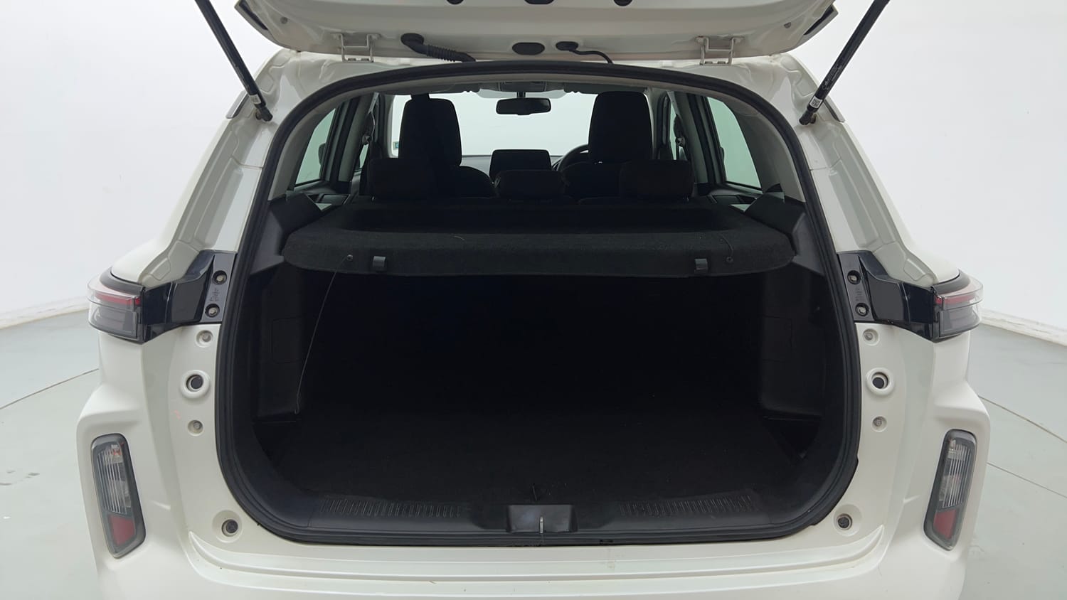 Used 2023 Maruti Suzuki Grand Vitara Zeta Smart Hybrid Petrol Manual interior DICKY INSIDE VIEW
