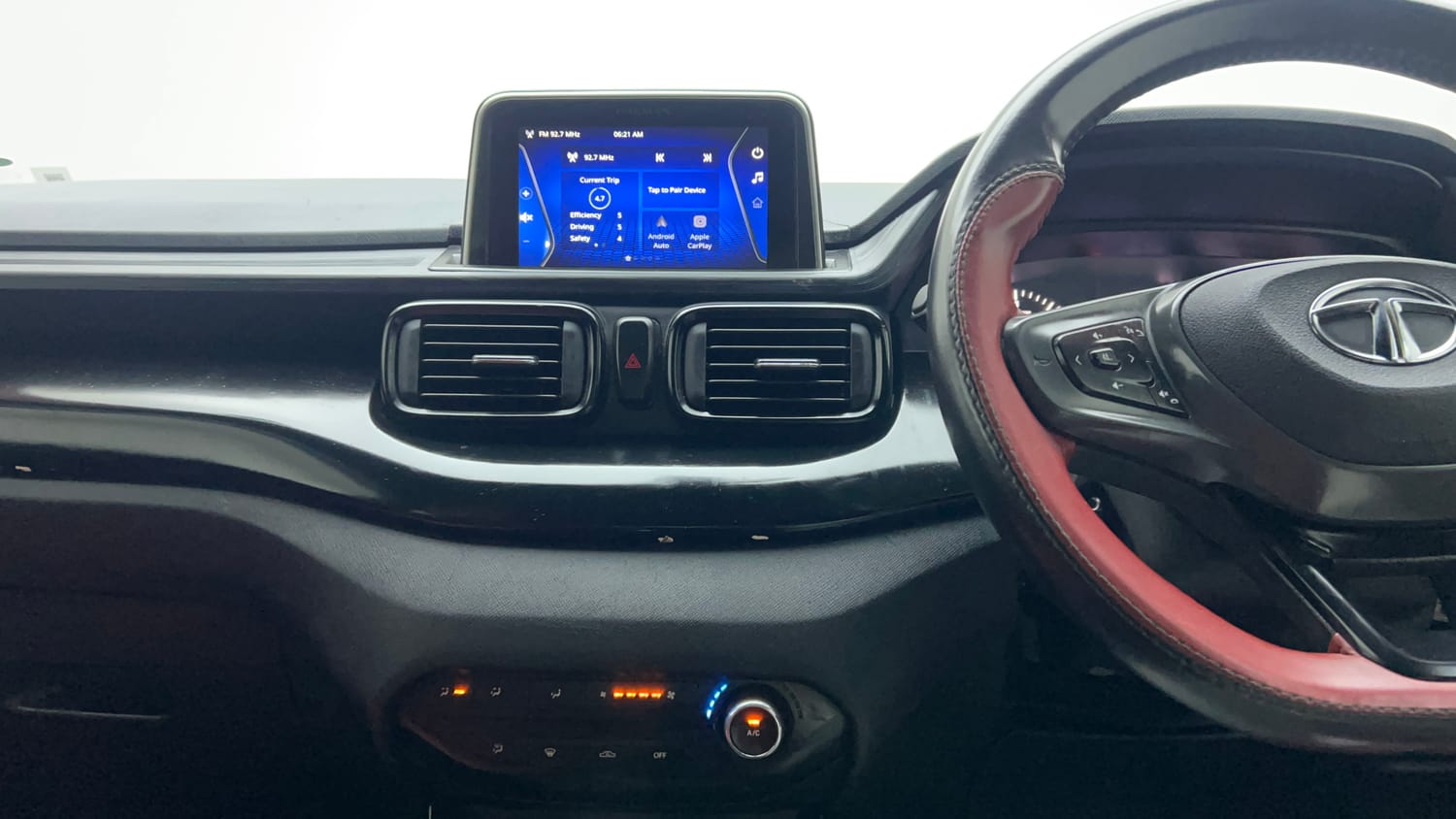 Used 2023 Tata Punch Adventure RHYTHM PACK MT Petrol + CNG (Outside Fitted) Cng Manual interior MUSIC SYSTEM & AC CONTROL VIEW