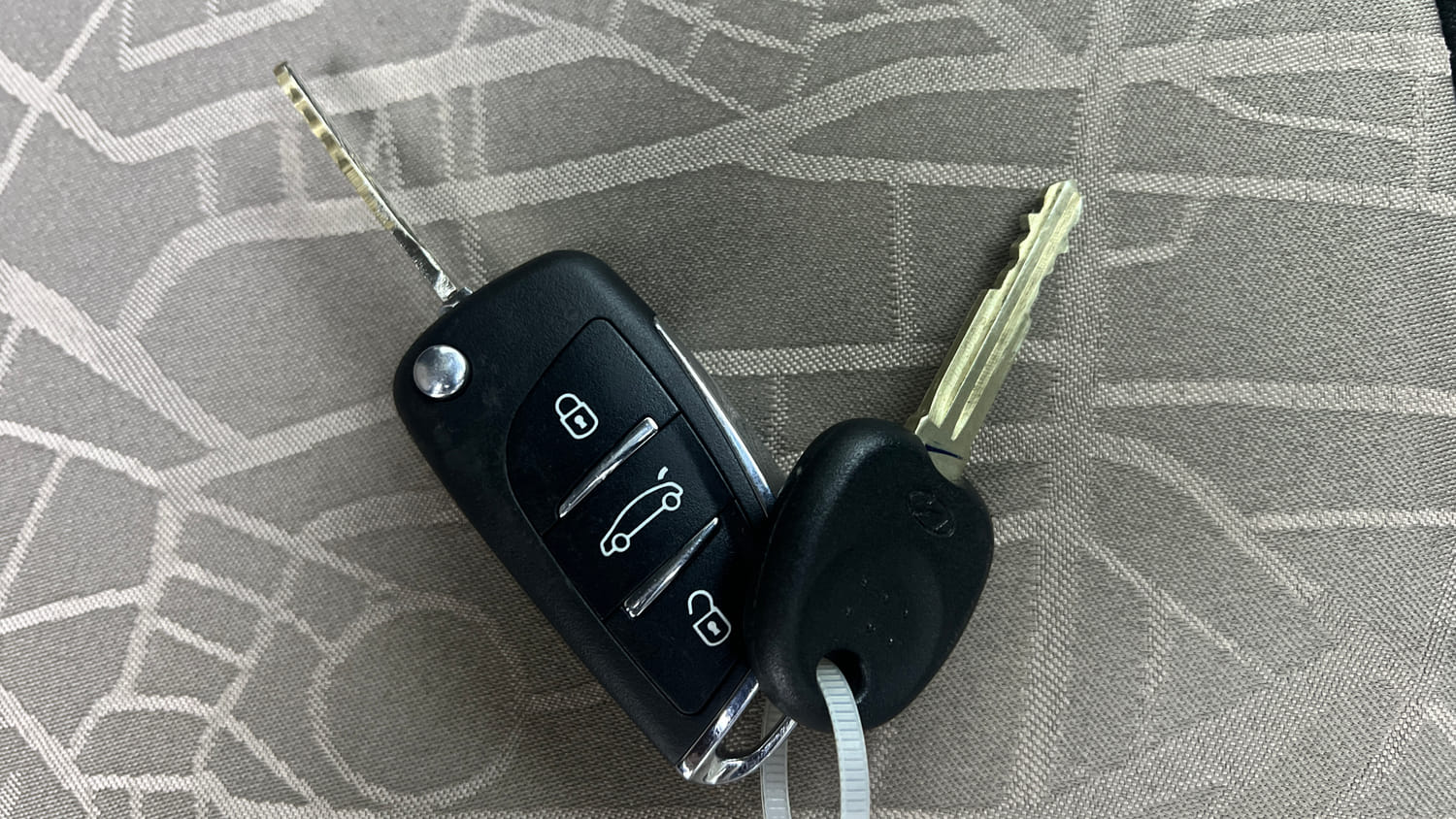 Used 2015 Hyundai Grand i10 Sportz 1.2 Kappa VTVT Petrol Manual extra CAR KEY VIEW