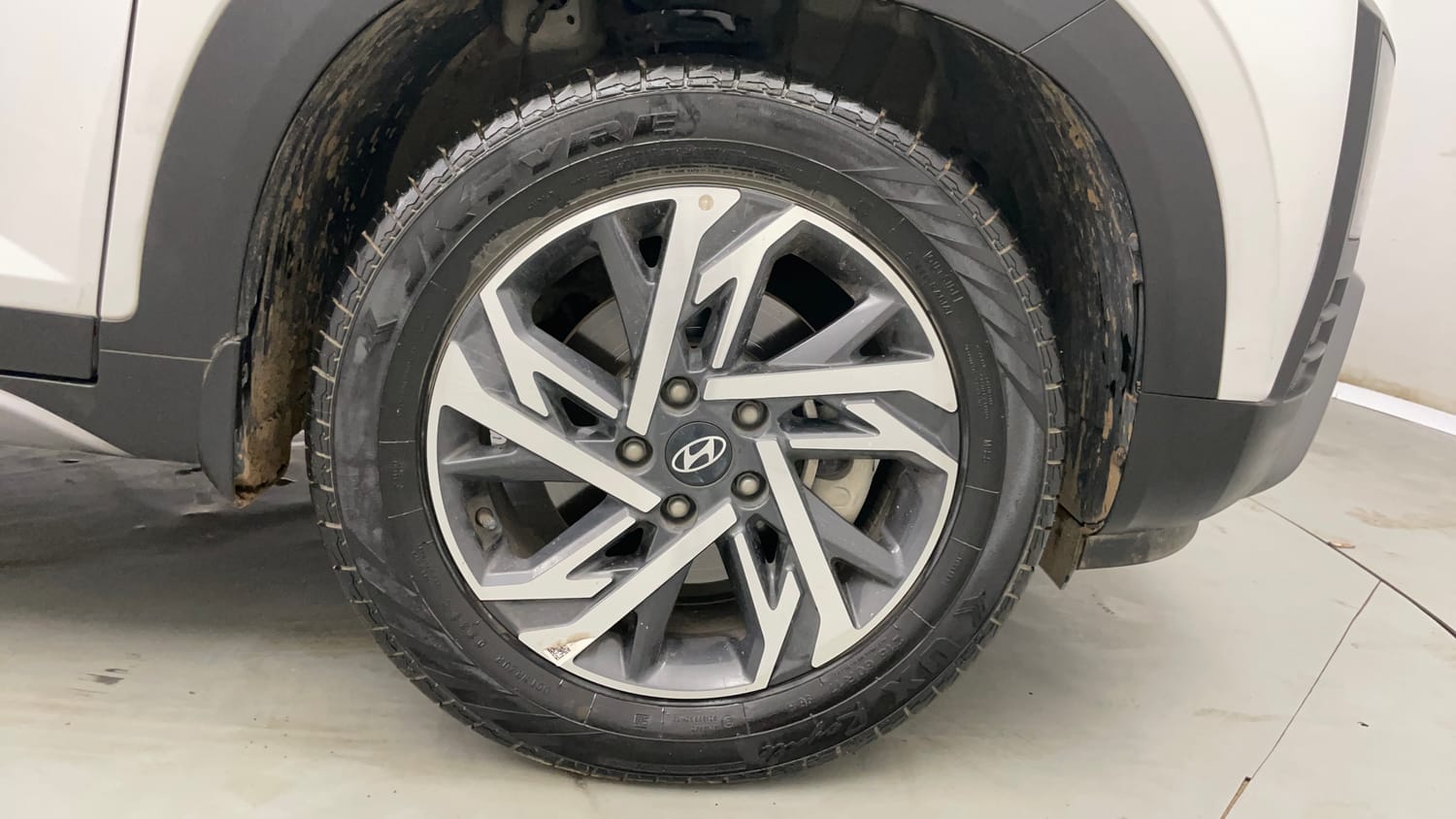 Used 2025 Hyundai Creta 1.5 MPi Petrol MT SX(O) Petrol Manual tyres RIGHT FRONT TYRE RIM VIEW