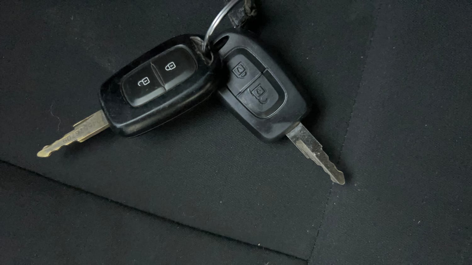 Used 2018 Renault Kwid RXT (O) 1.0 SCE Edition Petrol Manual extra CAR KEY VIEW