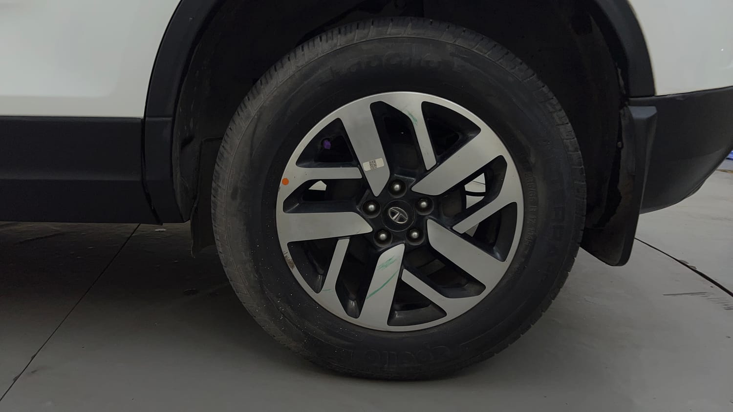 Used 2021 Tata Harrier XZA Plus Dual Tone Diesel Automatic tyres LEFT REAR TYRE RIM VIEW