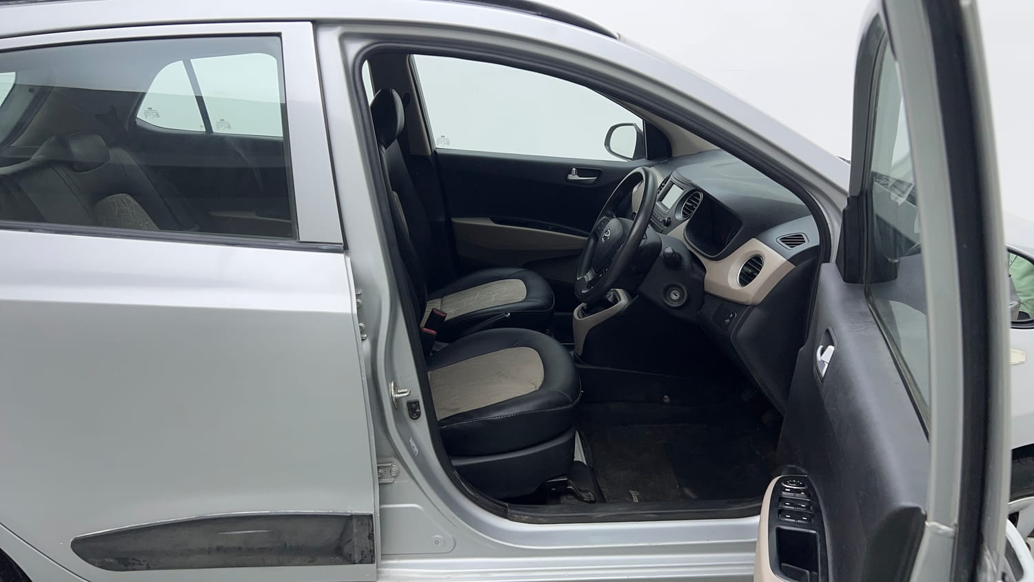 Used 2017 Hyundai Grand i10 Sportz 1.2 Kappa VTVT Petrol Manual interior RIGHT SIDE FRONT DOOR CABIN VIEW