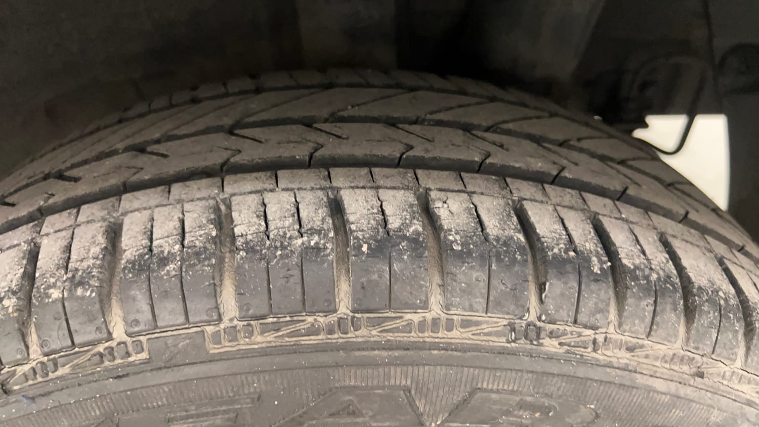Used 2016 Hyundai Grand i10 Magna AT 1.2 Kappa VTVT Petrol Automatic tyres LEFT REAR TYRE TREAD VIEW