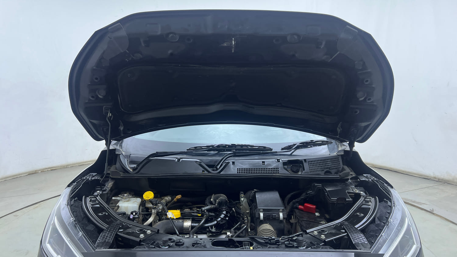 Used 2025 Nissan Magnite Tekna Plus HRAO 1.0 Turbo Petrol MT Petrol Manual engine ENGINE & BONNET OPEN FRONT VIEW